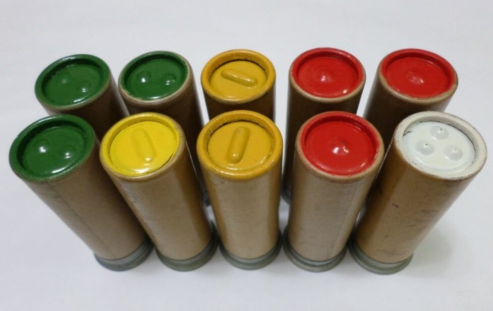 Сигнальные патроны 26 мм (4 калибр).    Из открытых источников.