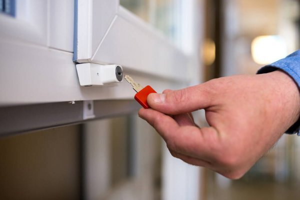 Детский оконный замок