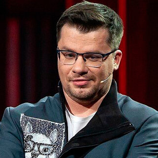 Гарик Харламов, резидент камеди клаб. Не, ну вот он смешной.