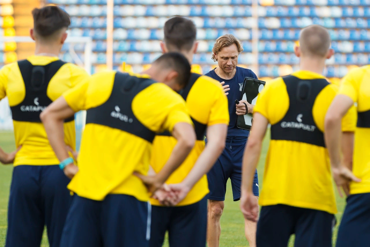 Как усидеть на двух стульях, если и один шатается?