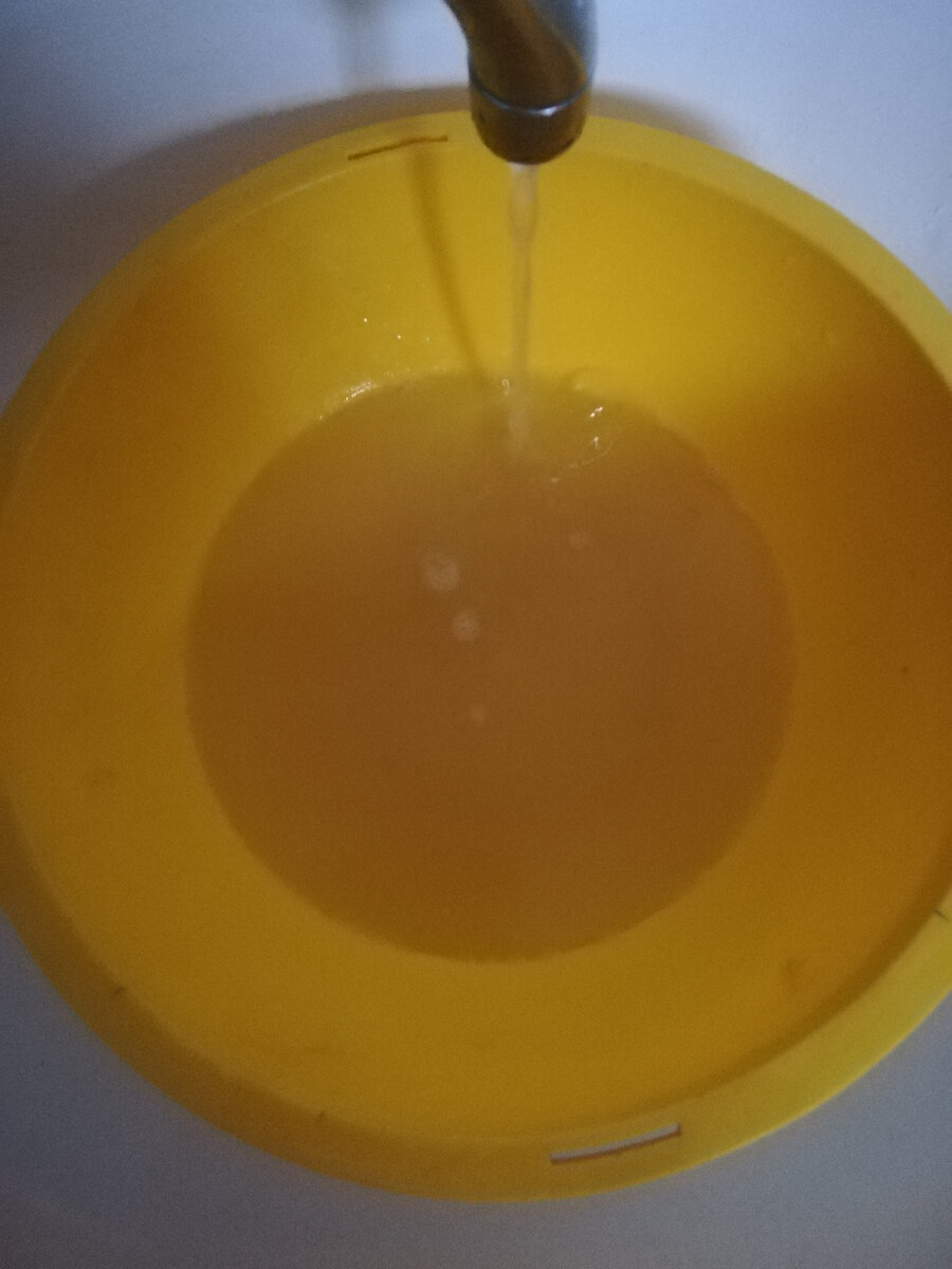 УРА! Включили воду! Это весь напор. Нормально она пойдёт, через час - полтора.