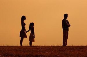 Мы говорим о том, как отказаться от отцовства, так как по статистике чаще всего от собственных детей отказываются именно мужчины. Сегодня, в эпоху эмансипации, нередки даже такие случаи, когда матери детей инициируют отказ от отцовства.