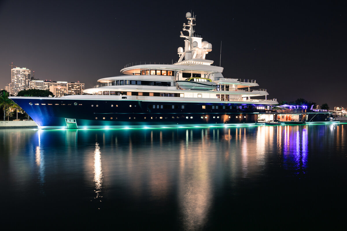 Источник: .charterworld.com/news/10-photos-superyacht-luna/expedition-yacht-luna-by-ron-rafferty