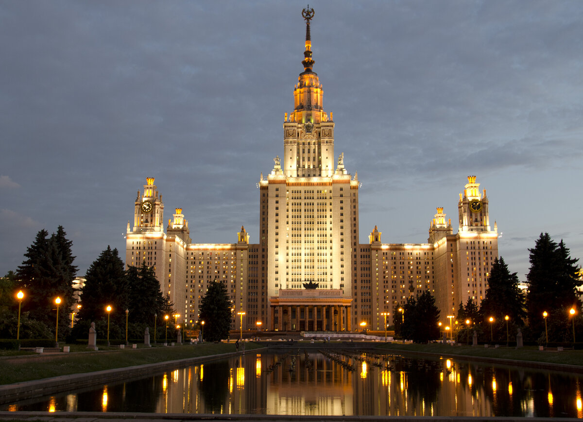 Высшие заведения москвы. Главное здание МГУ им. м.в. Ломоносова. Московский институт МГУ. Главное здание МГУ имени м в Ломоносова. Московский университет Ломоносова МГОУ.