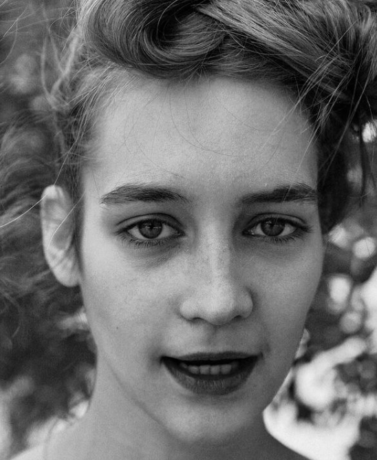 Девушка очень похожа на мать Оксану Фандеру