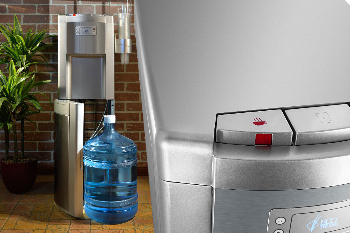 Кулер с нижней загрузкой и кнопкой защиты от детей. Пока не нажмёшь - горячая вода не польётся.