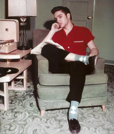 Хотите удивить друзей? Скажите, что у вас лампа как у Пресли