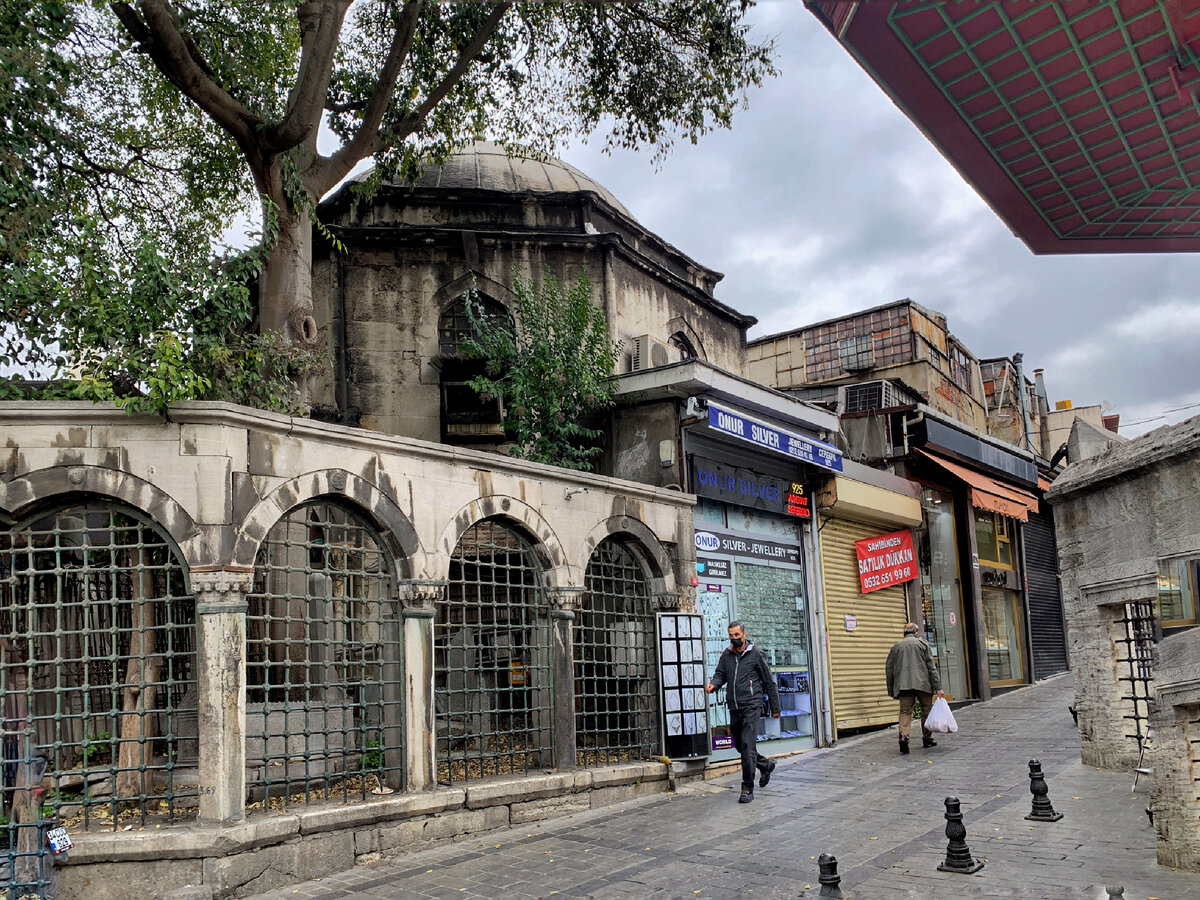 Медресе Синан-Паши, Стамбул. Фото автора. Листайте галерею, чтобы увидеть больше