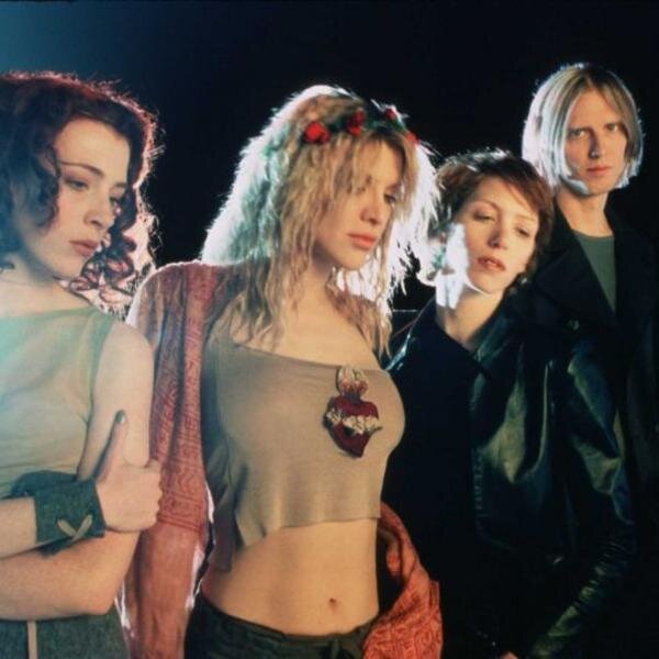 Группа Hole на постере 1998-го года.