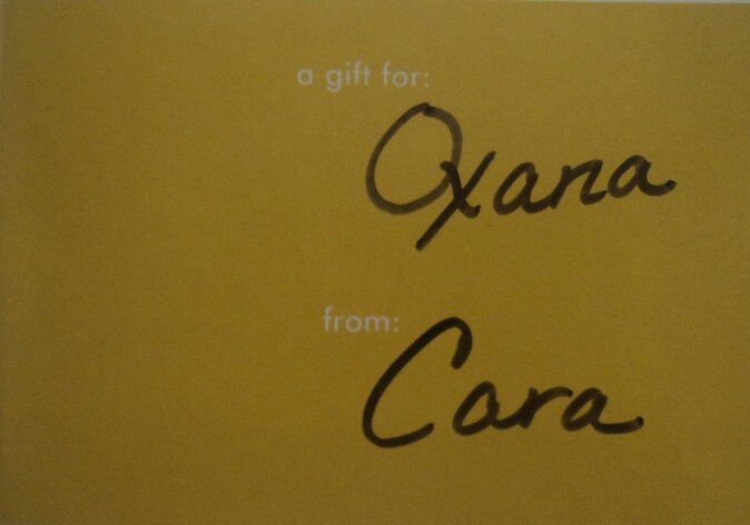 Фото автора. Надпись на английском: "Подарок для Оксаны от Кэры"
