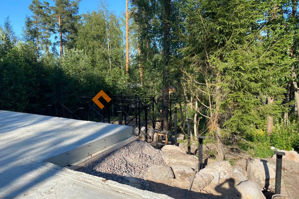 Монтаж винтовых свай для бани в Заозерном