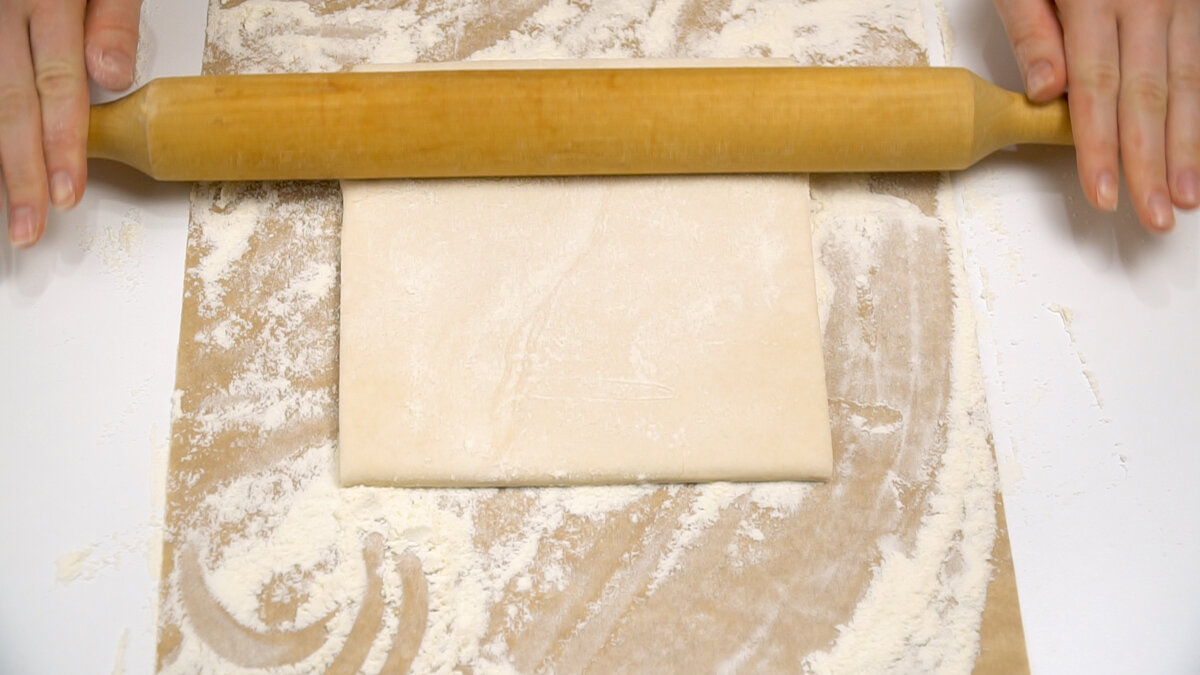 Слоеное тесто можно жарить в масле. Ламинирование слоеного теста. Автомат для раскатки теста для слоеного теста porlnnma2. Греческий десерт слоеным тестом. Сладость слоеное тесто с медом.
