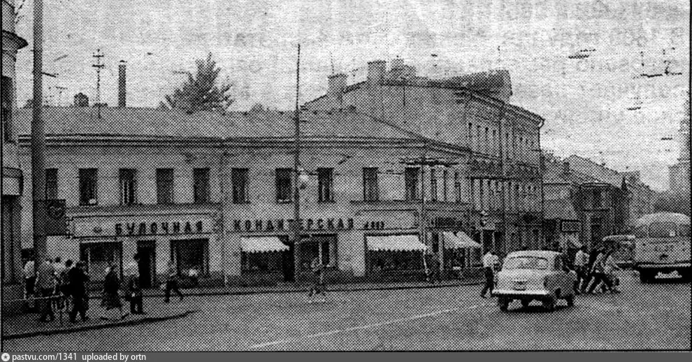 Вид площади Разгуляй и домов на углу со Спартаковской улицей. 1968 г. Источник https://pastvu.com/p/1341.