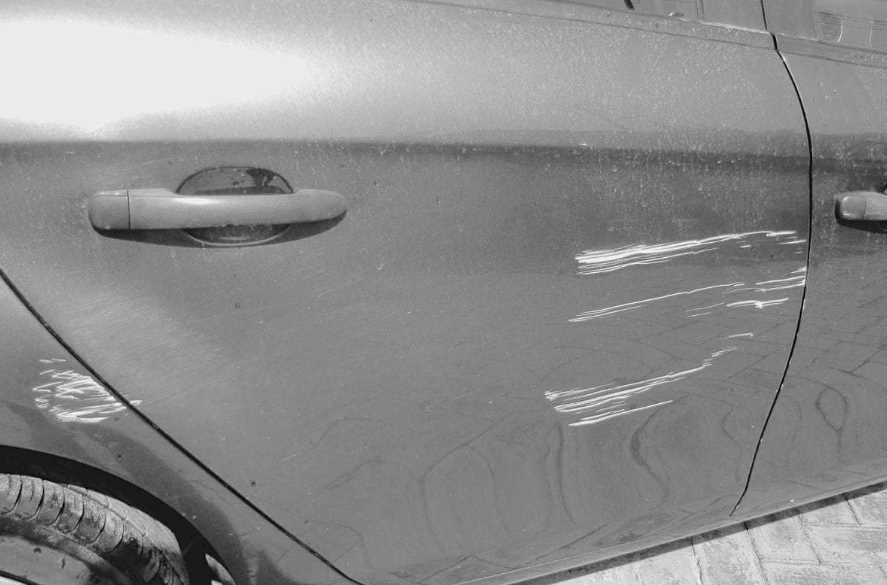Устранение сколов на кузове автомобиля. Замазать царапину автомобилей. Маркер для закраски царапин на авто. Замазка для сколов на машине. Мелкие царапины на кузове автомобиля.