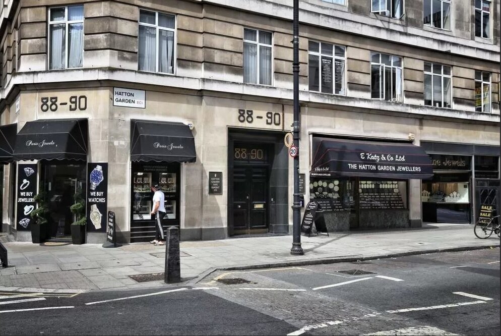 Компания Хаттон-Гарден. Источник фото https://me-ka.com/eid.aspx?iid=145261913&cid=28