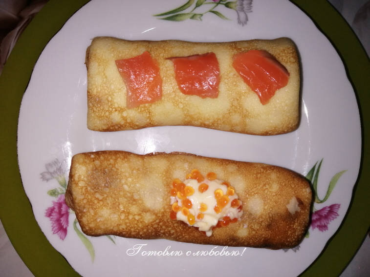 Блинчики с икрой и сыром