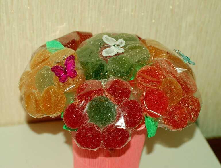 Сладкий букет из мармелада