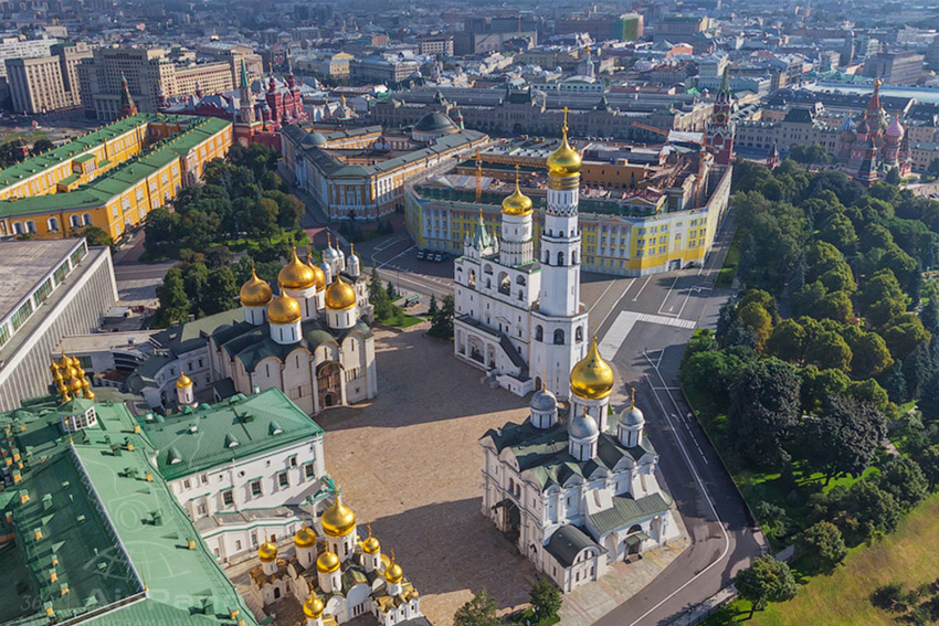 Соборная площадь кремля. Соборная площадь в Москве. Соборная площадь Кремля в Москве. Ансамбль Соборной площади Московского Кремля. Соборная площадь Московского Кремля фото.