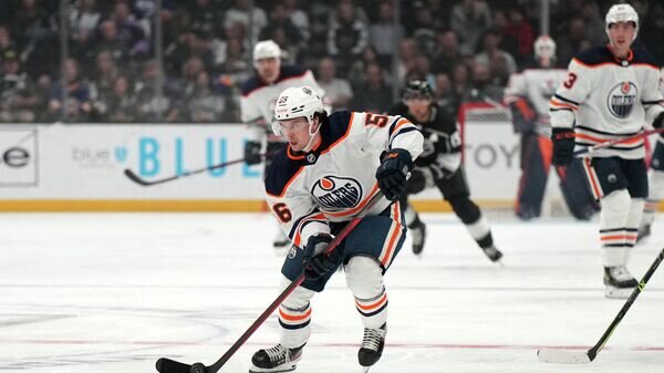    Хоккеист "Эдмонтон Ойлерз" Кайлер Ямамото© REUTERS / Kirby Lee