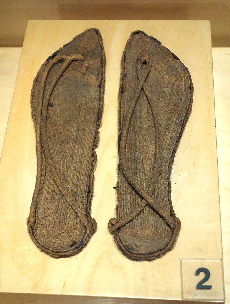 Древние сандалии, найденные в Египте