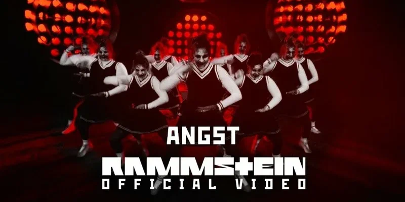 кадр из клипа