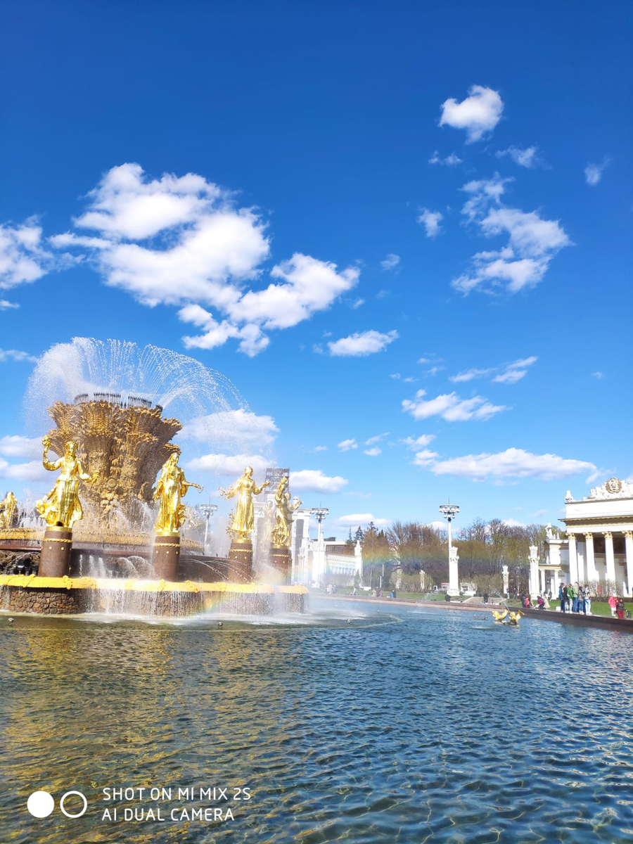 Москва, ВДНХ, фонтан "Дружба народов", 5 мая 2022 г.