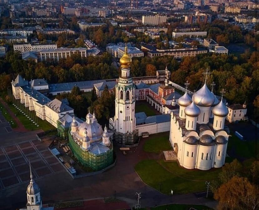 Где в вологде можно сделать. Вологодский Кремль Вологда. Достопримечательности Вологды Вологодский Кремль. Вологодский Кремль вид сверху. Вологодский Кремль историко-архитектурный ансамбль.