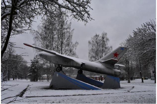 Памятник  ИЛ-28  в  Скултэ  (Рига)