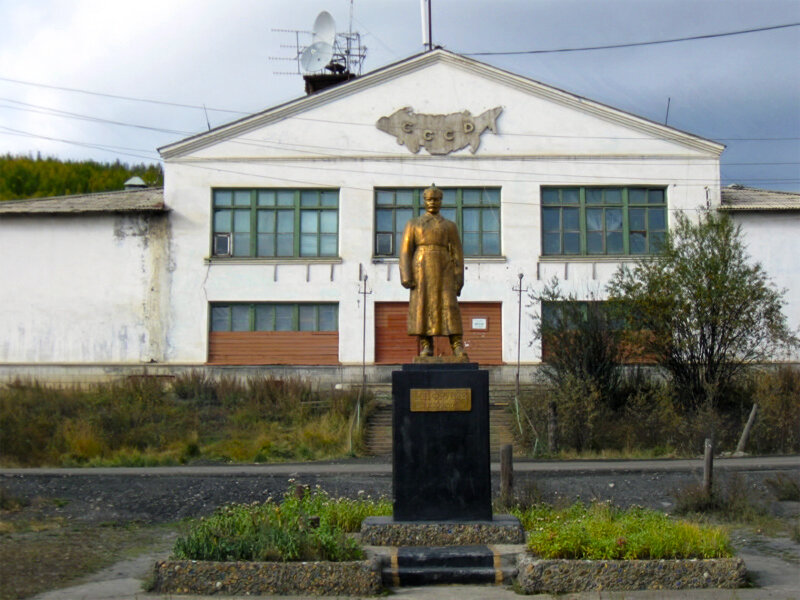 2. Памятник М.В. Фрунзе. Прииск имени М.В.Фрунзе. Фото сентябрь 2008
