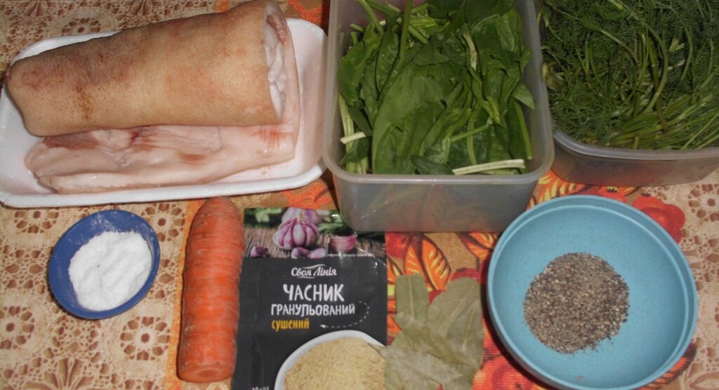 Фото продуктов для приготовления рулета из тонкого сала со шкурой, со шпинатом. Личное фото автора канала Житейская проза