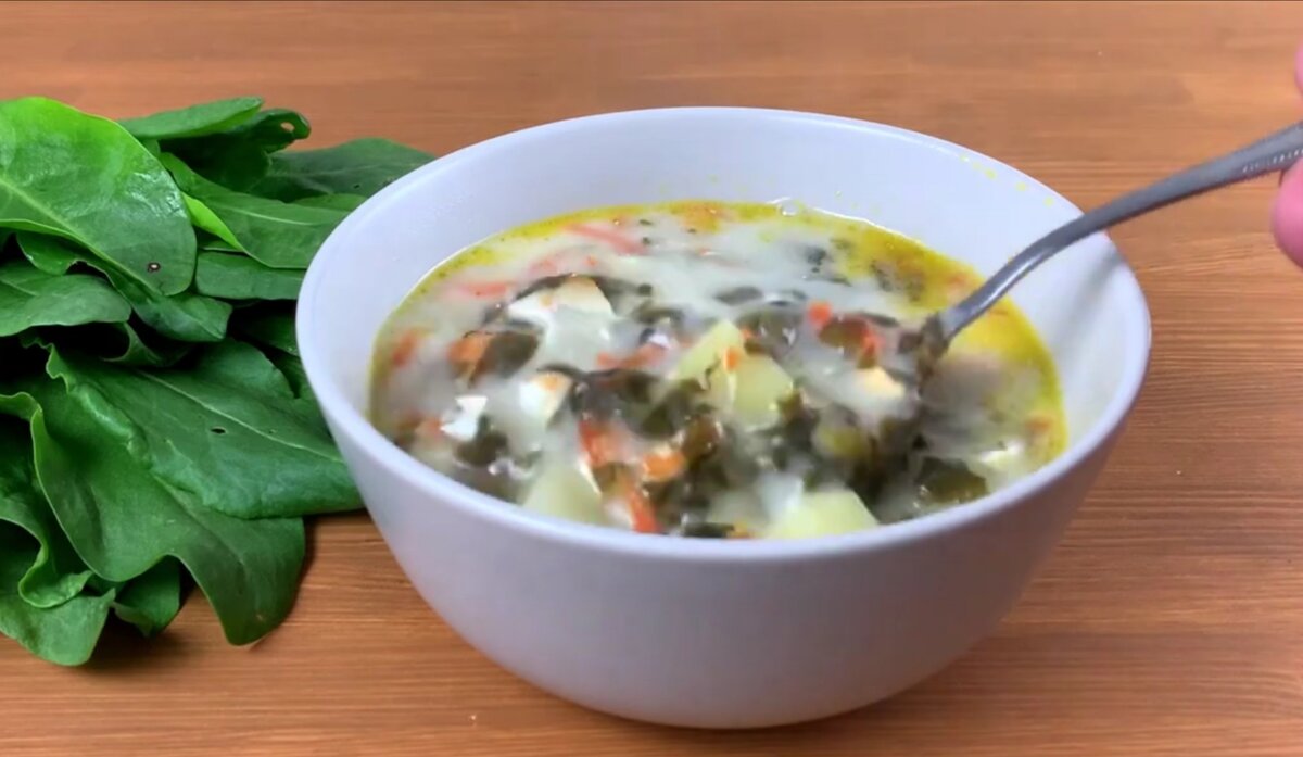 Щи из квашеной капусты в кастрюли. Что делать если суп получился густой. Швейцарский суп. Густой наваристый суп. Суп рассольник школьный.