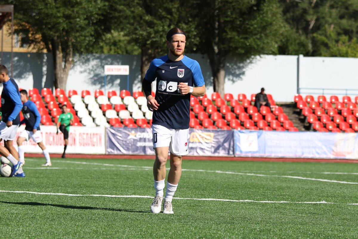 Еще один новичок Михаил Горелишвили поучаствовал сразу в трех забитых мячах. ФОТО: ФК Ленинградец