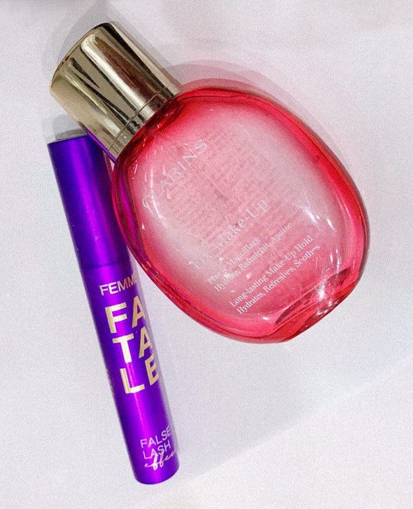    На фото: тушь объемная с эффектом накладных ресниц Femme Fatale, Vivienne Sabó; фиксатор для макияжа Fix’ Make-Up, Clarins