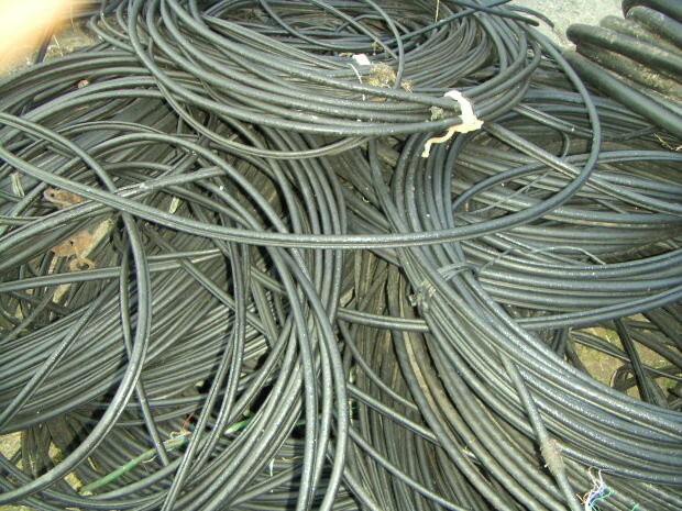 Источник: https://pandorametal.ru/news/obzhig-kabelya-on-togo-stoit