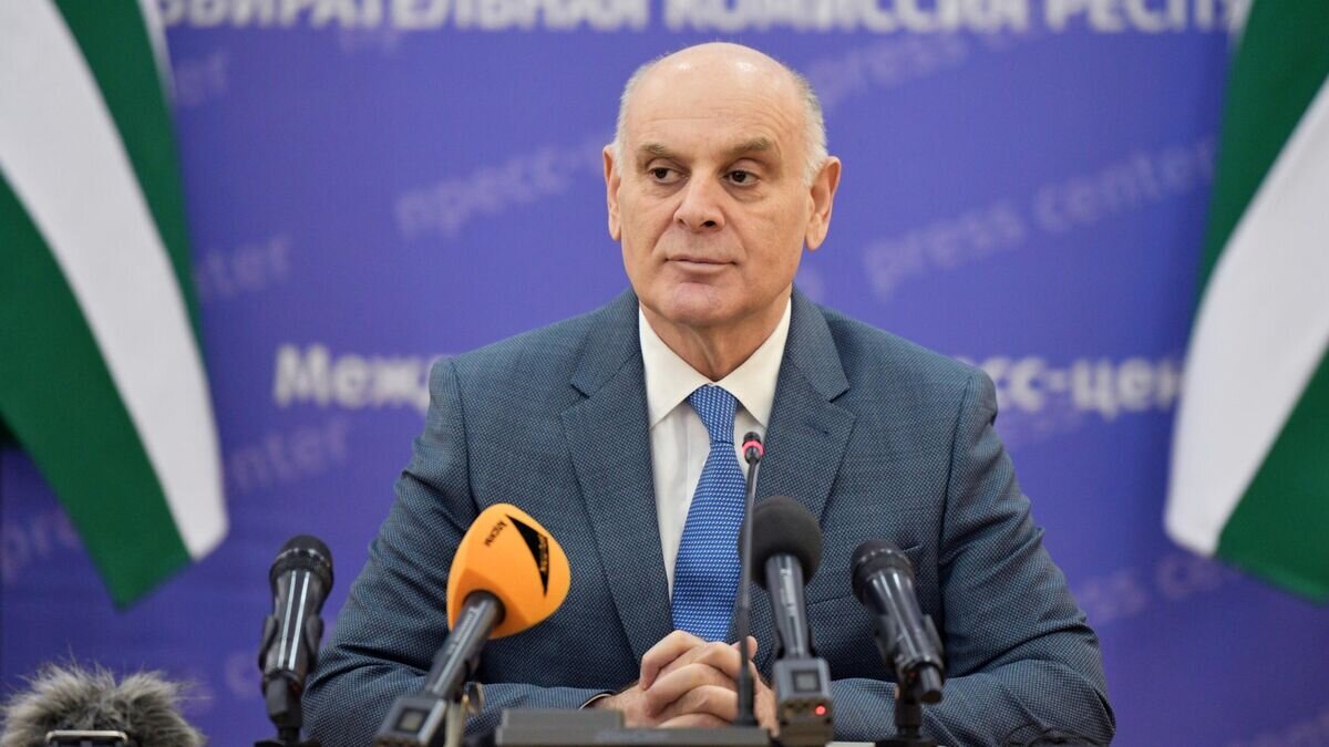    Избранный на пост президента Абхазии Аслан Бжания© Sputnik / Томас Тхайцук