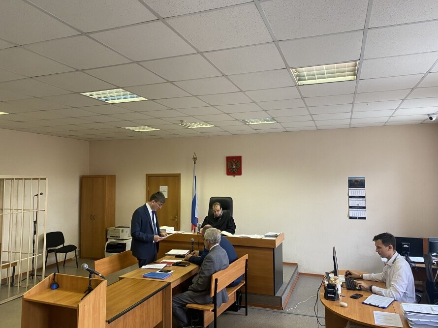     Фото: Никита Глазырин Адвокат Андрей Чертков выступает в зале суда