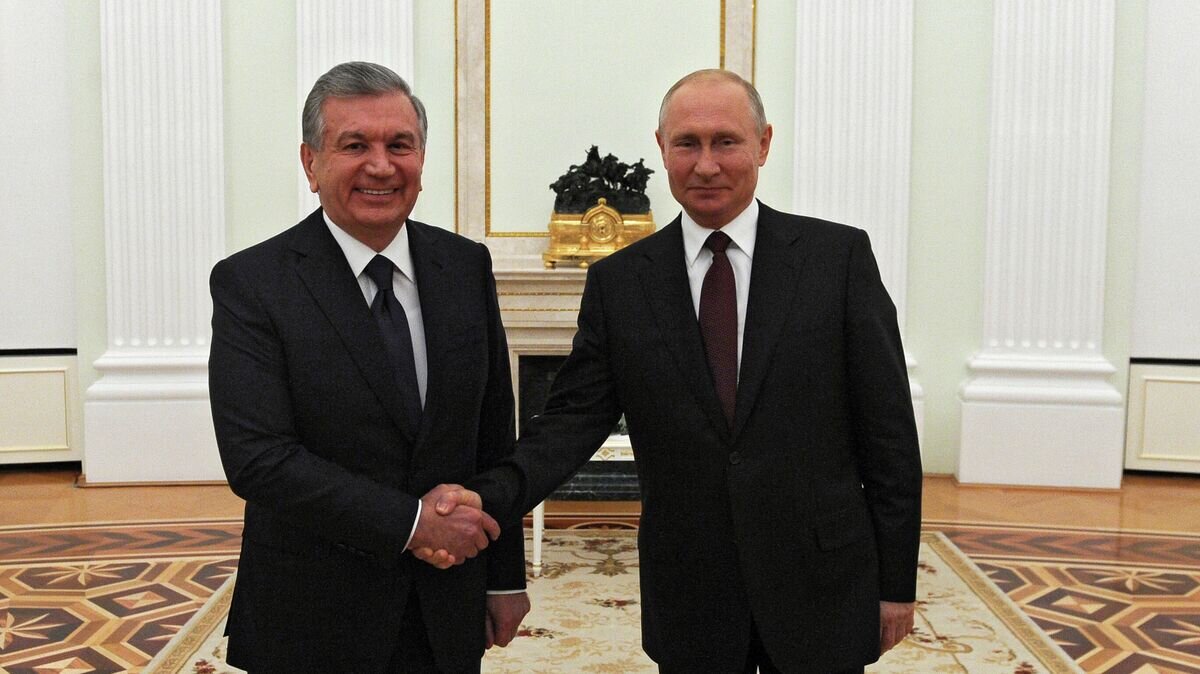    Президент России Владимир Путин и президент Узбекистана Шавкат Мирзиеев во время встречи© РИА Новости / Алексей Никольский