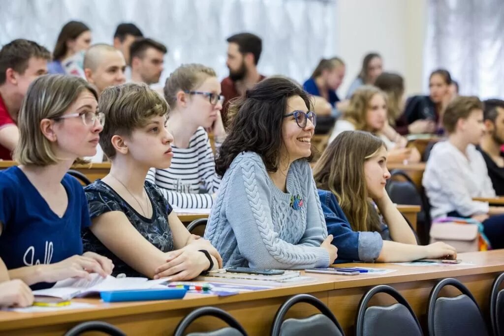 Абитуриент мгу. МГУ студенты. Учеба МГУ. Студенты российских вузов. Первокурсники МГУ.