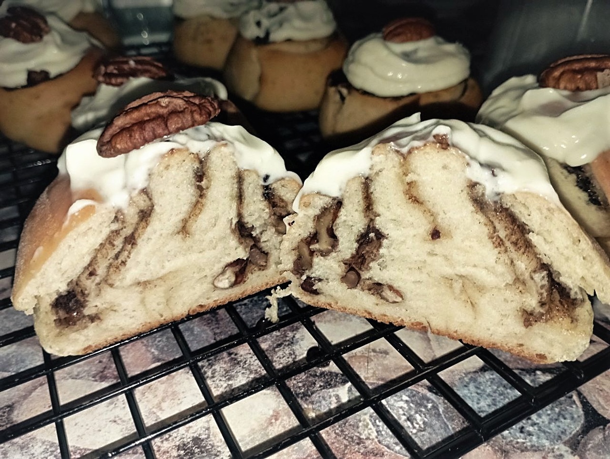 Разрез готовой булочки. Фото автора