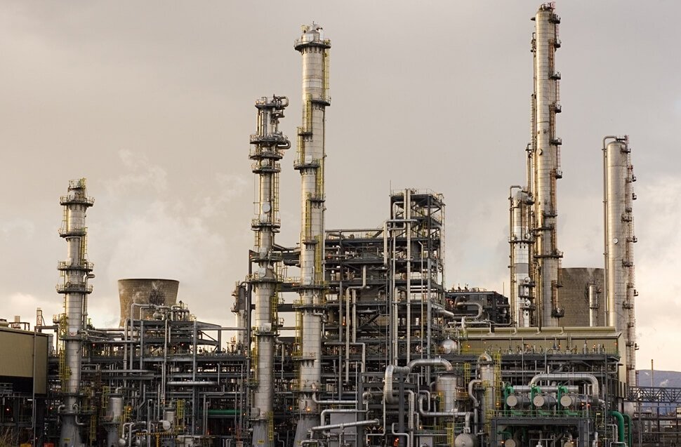    В процессе переработки нефти в атмосферу выбрасывается большое количество парниковых газов