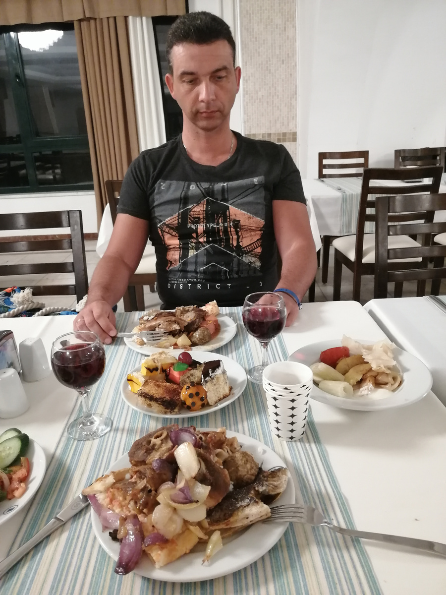 Ужин в ресторане.