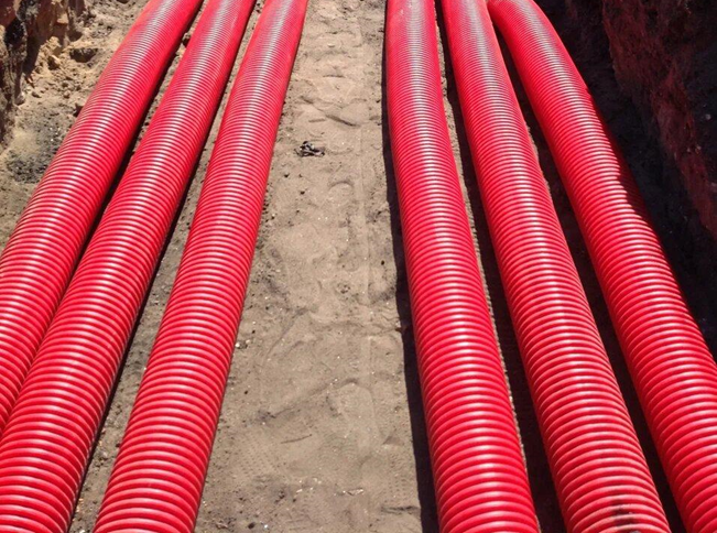 Прокладка одиночных труб кабельной канализации