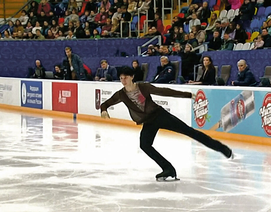 Стоп-кадр из видео короткой программы Степана Тартыгина