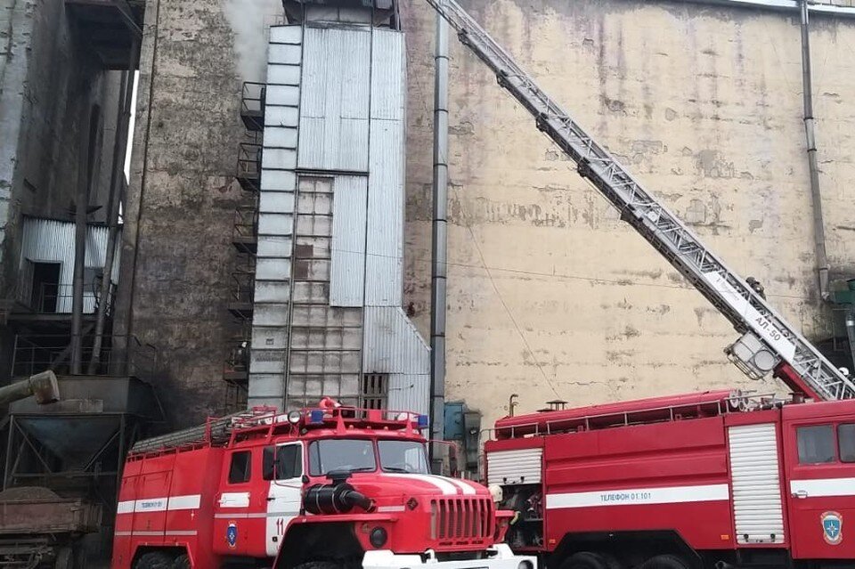     В Липецкой области горела зерносушилка  Пресс-служба ГУ МЧС Липецкой области.