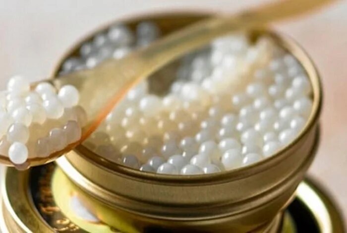 По статистике, за год в Европе появляется до 10 кг такой икры. Цена 1 кг деликатеса оценивается от $25 000 до $35 000. В ресторане можно также купить небольшую баночку по стоимости $1 500.