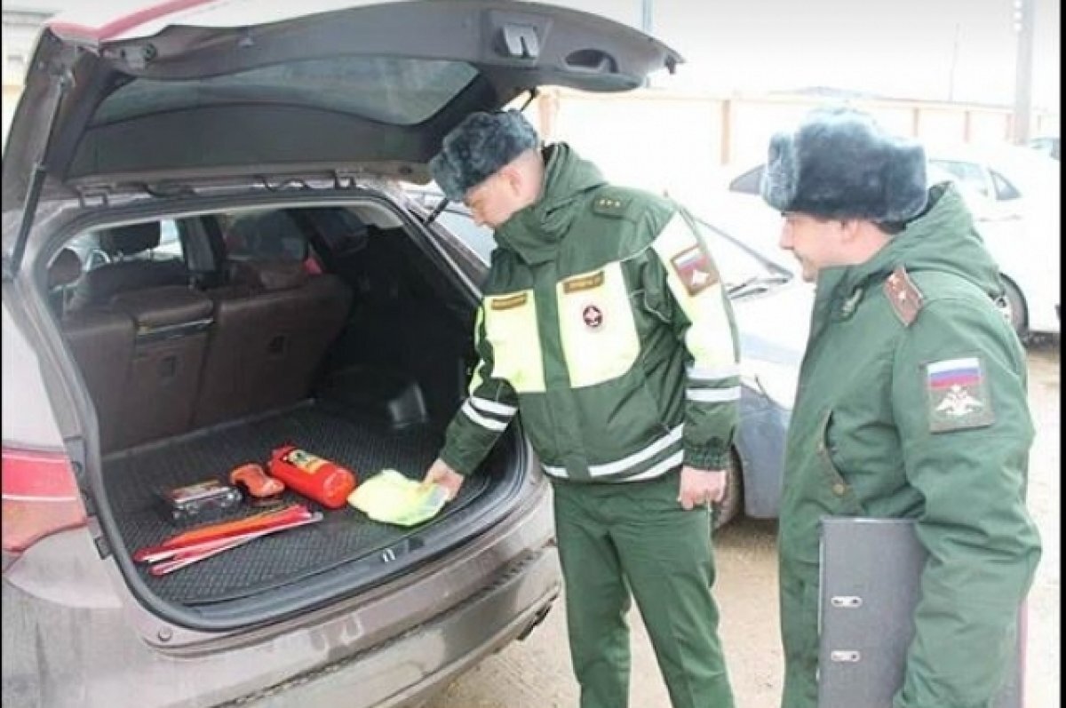 смотр личного автотранспорта в армии. личные автомобили военнослужащих. личные автомобили военнослужащих. служба в ваи. осмотр личного транспортных средств военнослужащих.