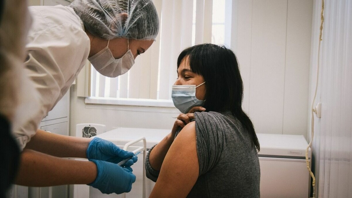     В Омской области сотрудники многих сфер все еще были обязаны вакцинироваться от ковида. Теперь ограничения сняты.
