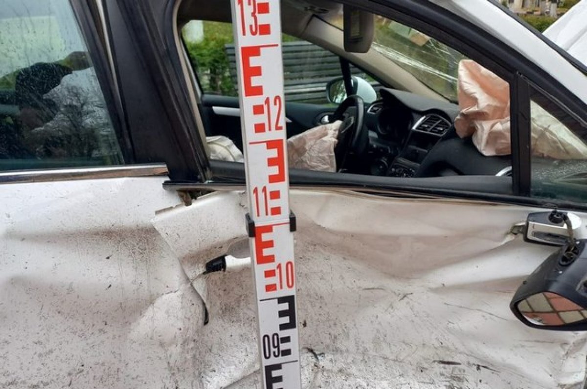    В центре Ставрополя иномарка вылетела на тротуар, пострадали два человека