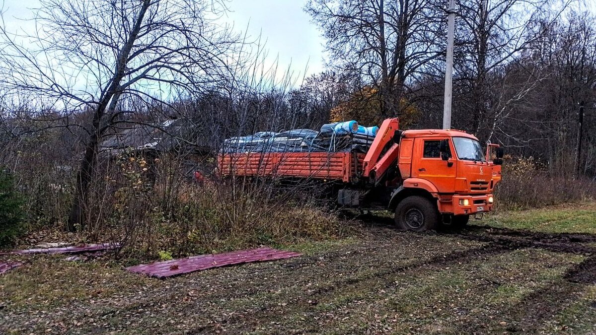 Камаз пришлось гонять дважды. В итоге выгружались до ночи