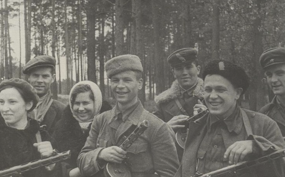партизанское движение 1941 - 45. партизанские бригады в белоруссии в годы войны. партизанский отряд в приднестровье 1943. партизански время. партизански время.